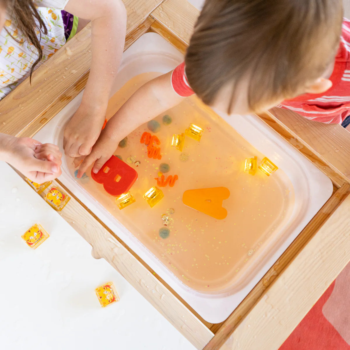 Glo Pals® Original Light-Up Cubes 4-Packs - Daniel Tiger - Orange